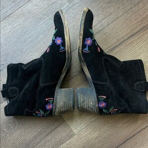 Aldo Vintage Embroidered Black Suede Ankle Boots !! Size 40